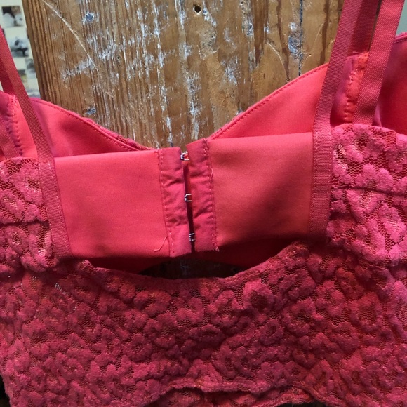 UO Silence + Noise Pink Lace Crop Top Medium - Picture 4 of 5